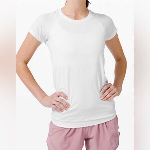 Lululemon Swiftly Tech White Short Sleeve T-Shirt 
Sz. 6 EUC